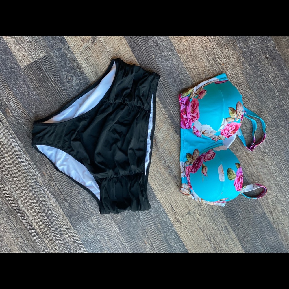 Flowered bikini